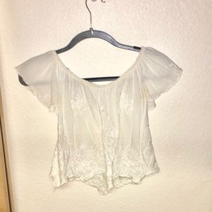 WHITE OFF THE SHOULDER CROP TOP